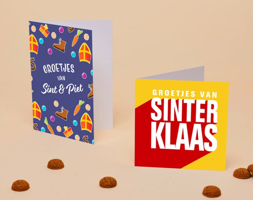 Een paarse en gele Sinterklaas kaart met de tekst 'groetjes van de sint' met een getekende sinterklaas op de kaart tegen een rode achtergrond. 