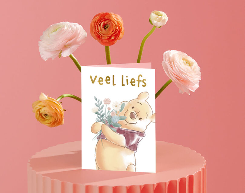 Een plateau waar een kaart op staat met met veel liefs