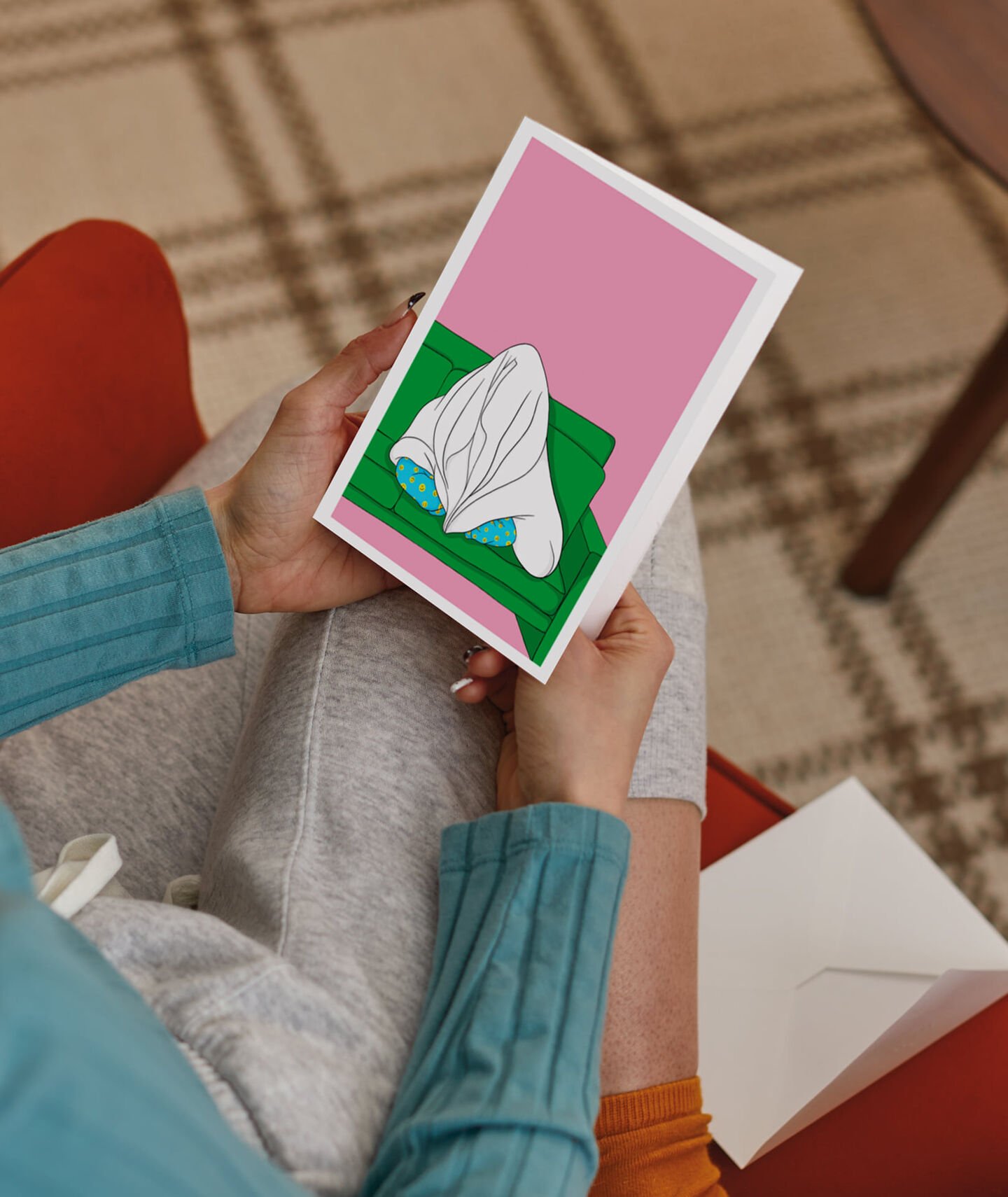 man met hallmark dozen in zijn handen