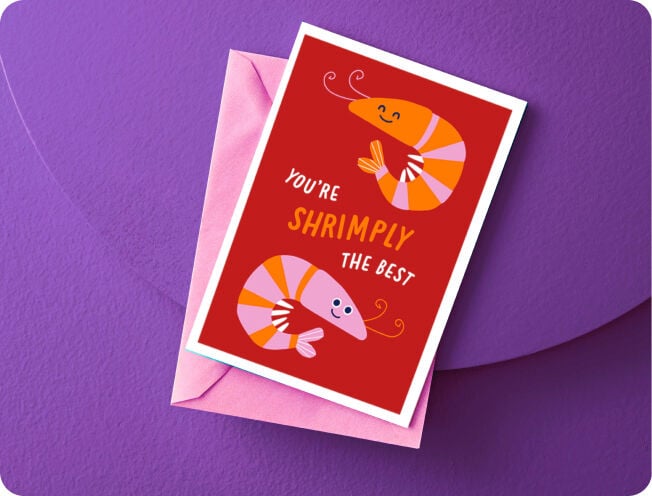 Een kaart met garnalen erop op iemand te laten weten dat hij of zij de beste is door de tekst: you're shrimply the best