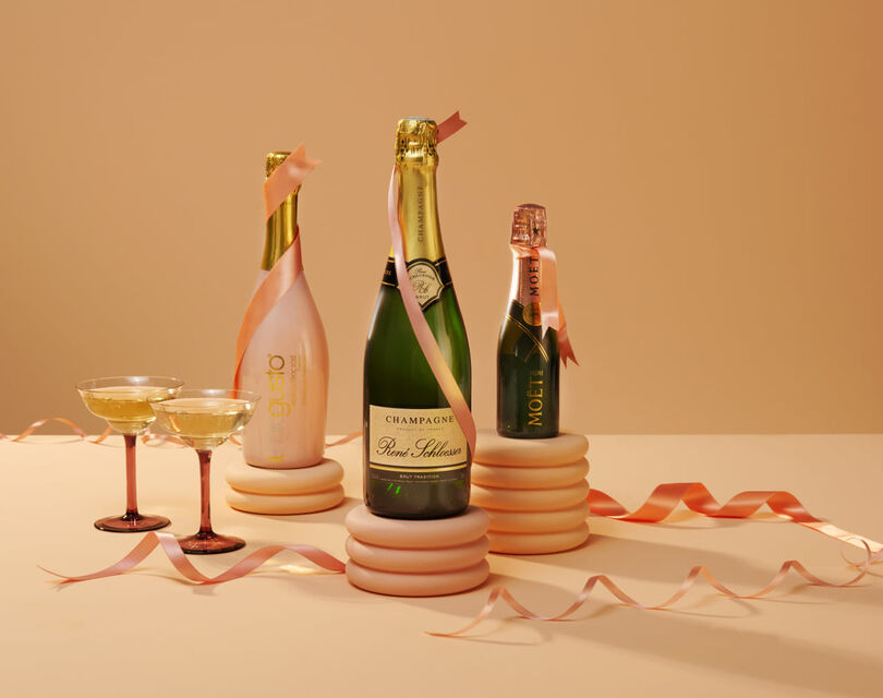 flessen champagne met strikken