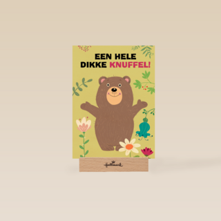 Sterktekaart Beer met een hele dikke knuffel