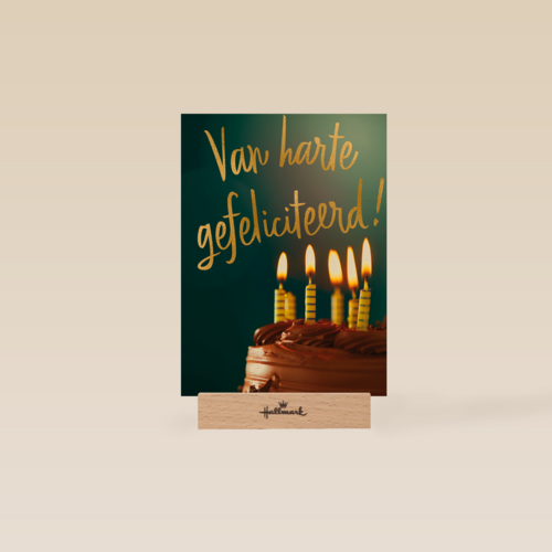 verjaardag kaart van harte gefeliciteerd taart met kaarsjes