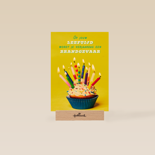 Heel veel kaarsjes op een cakeje