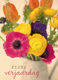 een hele vaas met bloemen