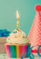 Verjaardagskaart man klassiek cupcake met kaarsje