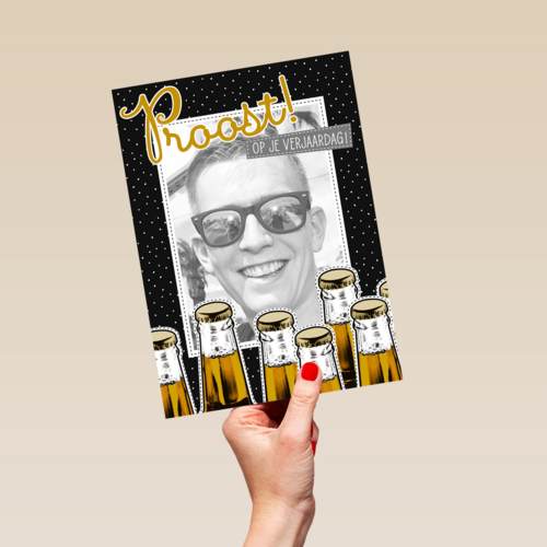 Proost met zeven bierflesjes