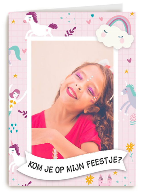 een uitnodiging met eenhoorns zeemeerminnen en regenbogen
