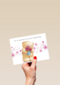 beer met vaas bloemen