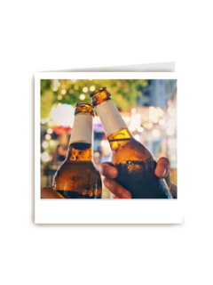 Gefeliciteerd kaart cheers met bier Polaroid