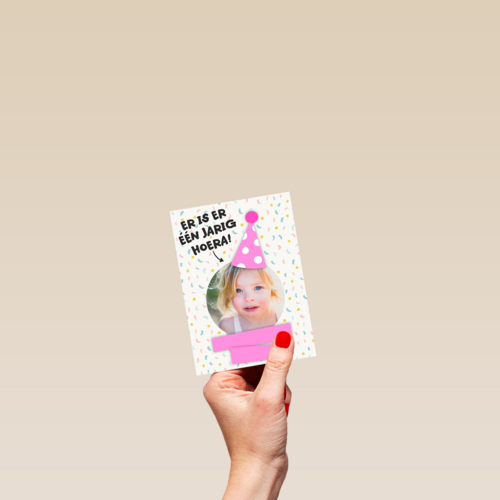 een fotokaart met feesthoed
