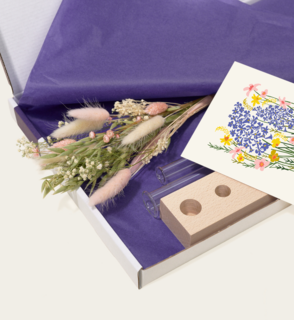 Brievenbuspakket Droogbloemen Baby Girl Roze Met Knuffeldoekje