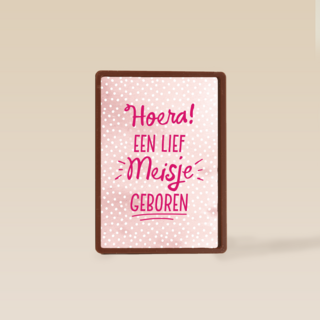 een grappig roze kaartje met de tekst hoera een lief meisje geboren