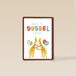 dubbel feest met twee giraffen en confetti