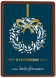 kerstkaart met krans op blauwe achtergrond