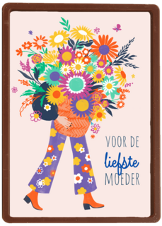 Een moeder met bloemen