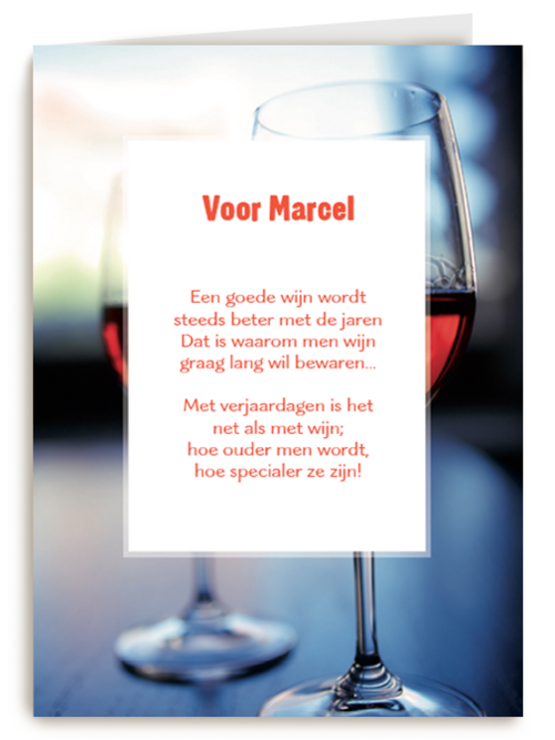 proosten op je verjaardag met twee glazen rode wijn