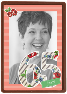 Vijfenzestig jaar met rode bloemen