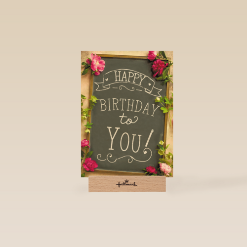 krijtbord omringd met bloemen