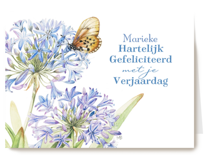 paarse bloemen met vlinder