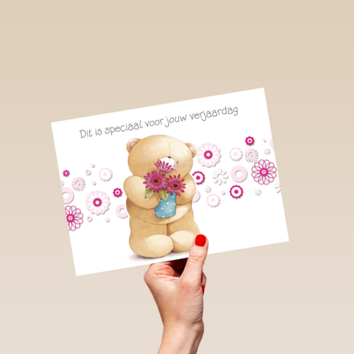 beer met vaas bloemen