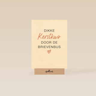 kerstkaart hip dikke kerstkus door de brievenbus