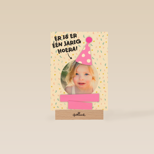 een fotokaart met feesthoed