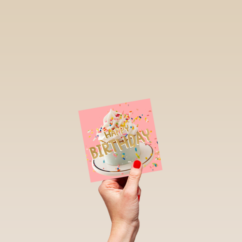 Een taart met confetti en Happy Birthday