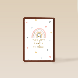 2 lieve kindjes op komst met regenboog