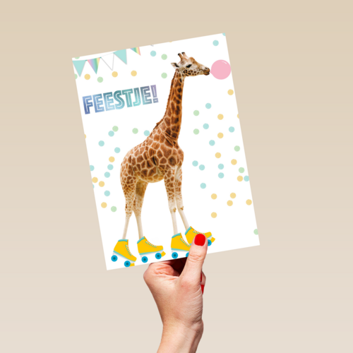 het is feest met giraffe met rolschaatsen