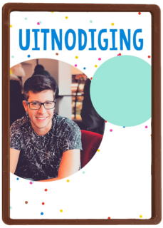 een leuke foto uitnodiging met gekleurde confetti