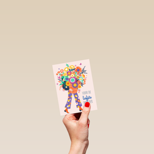 Een moeder met bloemen