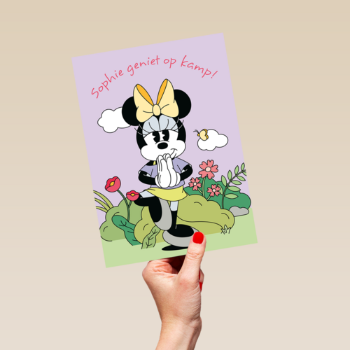 Minnie Mouse geniet op kamp