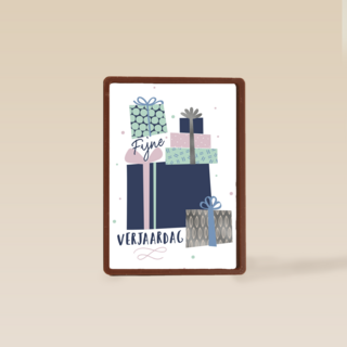 fijne verjaardag met deze cadeaus