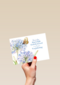 paarse bloemen met vlinder