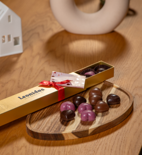 Brievenbusbloemen Ombre Rosa met Leonidas Chocolade Bonbons Hartjes 