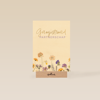 kaart met bloemen voor geregisteerd partnerschap