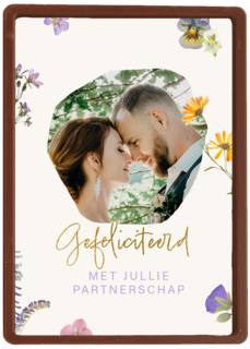 fotokaart voor pas getrouwd stel met bloemen