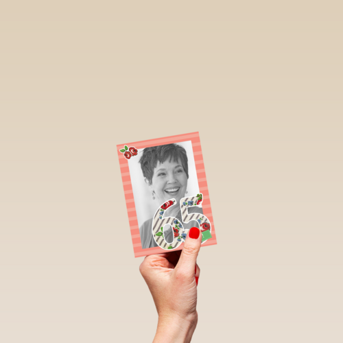 Vijfenzestig jaar met rode bloemen