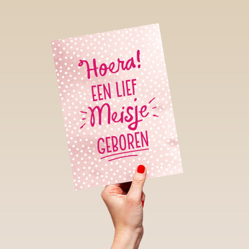 een grappig roze kaartje met de tekst hoera een lief meisje geboren