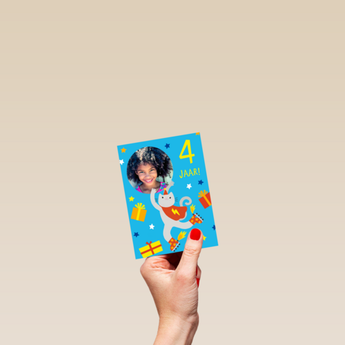 Feestende kat 4 jaar fotokaart