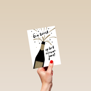 een toost op het nieuwe jaar met champagne