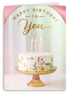 Taart met kaarsjes en happy birthday