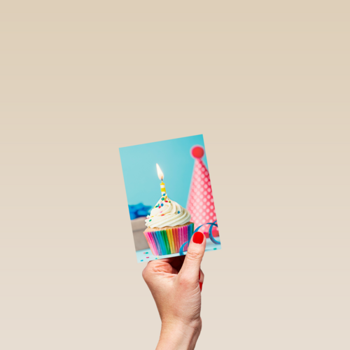 Verjaardagskaart man klassiek cupcake met kaarsje