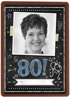 tachtig jaar op krijtbord met slingers