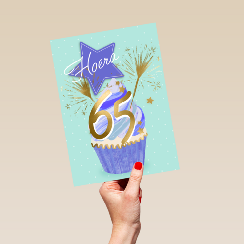 Hoera 65 jaar met cupcake