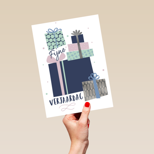 fijne verjaardag met deze cadeaus
