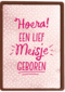 een grappig roze kaartje met de tekst hoera een lief meisje geboren