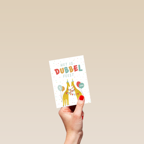dubbel feest met twee giraffen en confetti