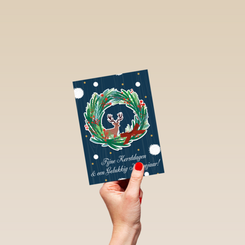 Blauwe kerstkaart kerstkrans rendier
